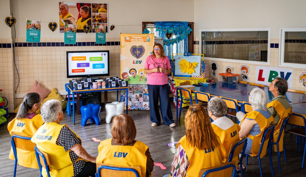 Programa Sorriso Feliz realiza palestra no Programa Viva Mais!, Porto