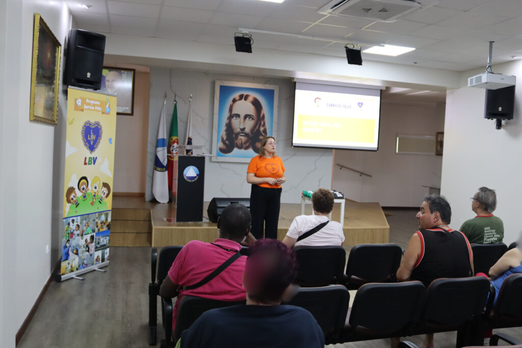 Palestra sobre Saúde Oral no "Um Passo em Frente"